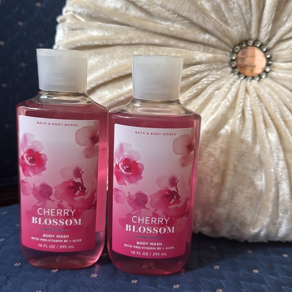 BATH & BODY WORKS SET. . . CHERRY BLOSSOM SCENT - Picture 2 of 6